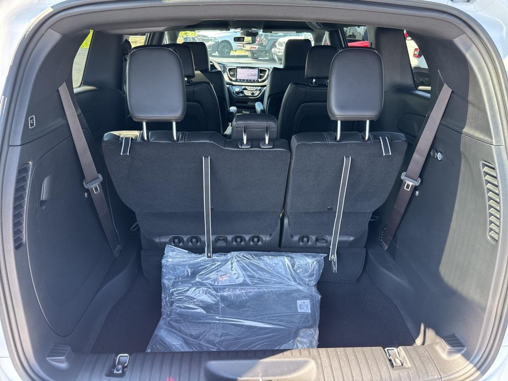 new 2025 Chrysler Pacifica car, priced at $44,425