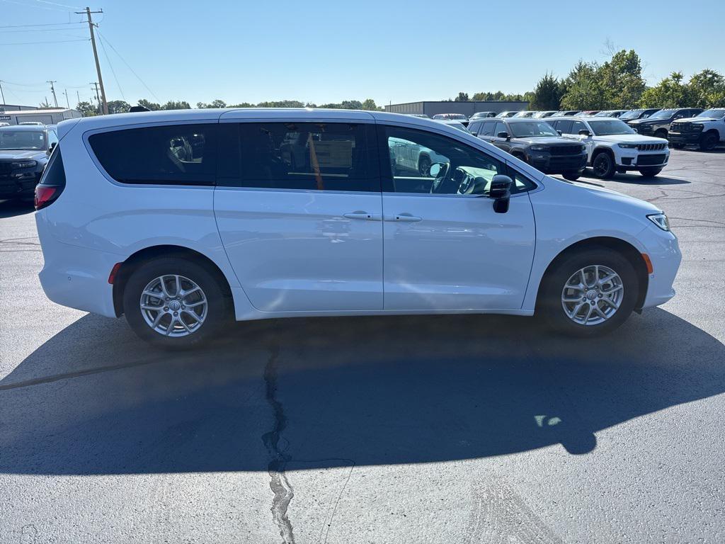 new 2025 Chrysler Pacifica car, priced at $44,425
