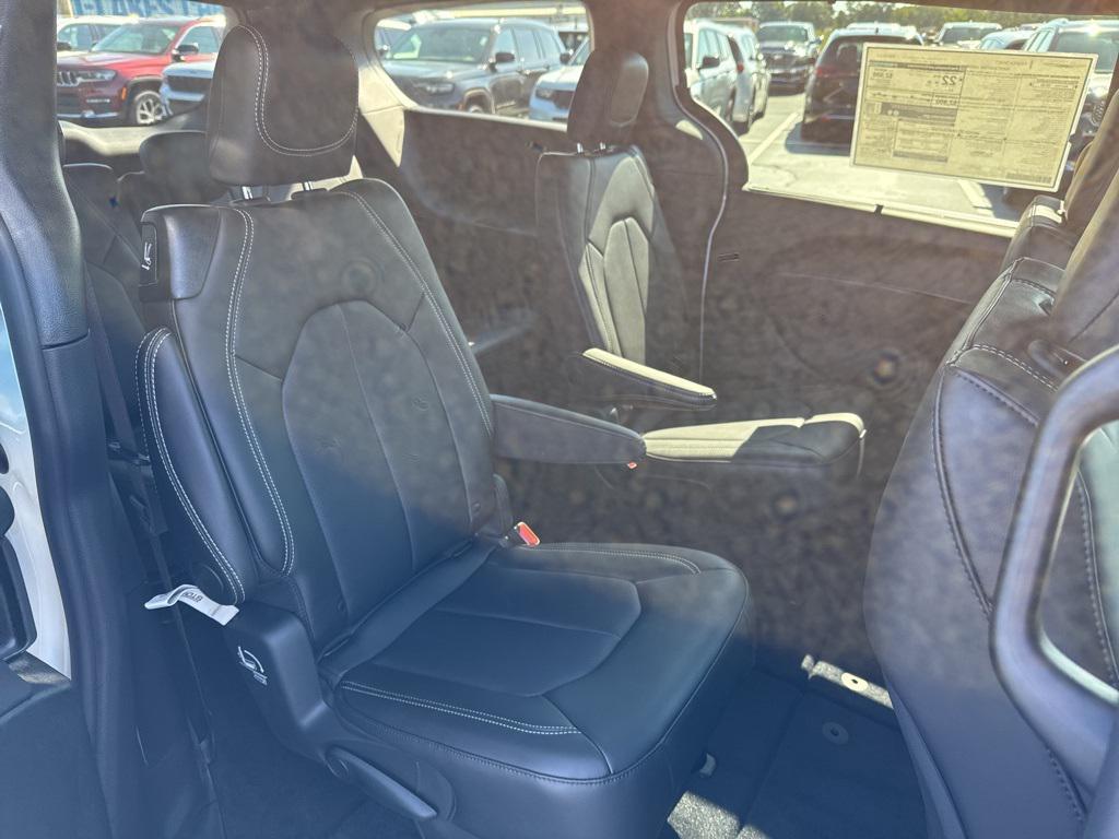 new 2025 Chrysler Pacifica car, priced at $44,425