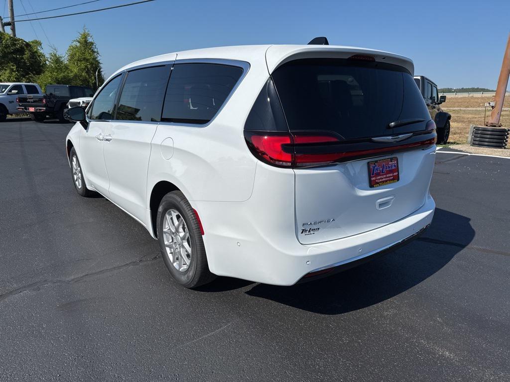 new 2025 Chrysler Pacifica car, priced at $44,425
