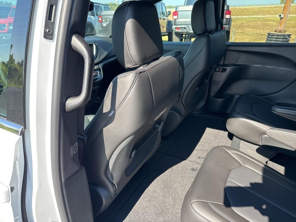 new 2025 Chrysler Pacifica car, priced at $44,425