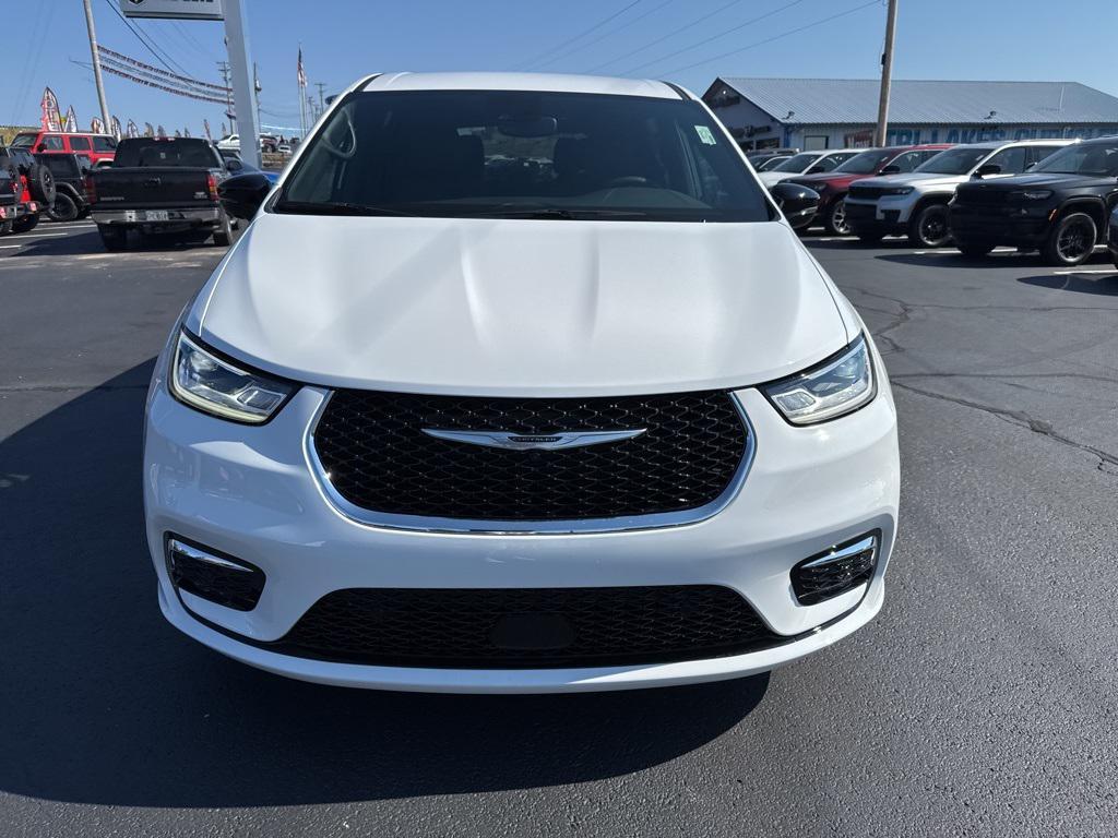 new 2025 Chrysler Pacifica car, priced at $44,425