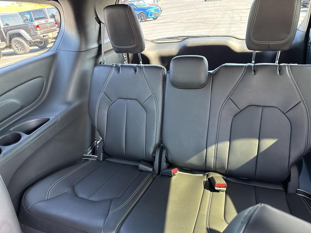 new 2025 Chrysler Pacifica car, priced at $44,425