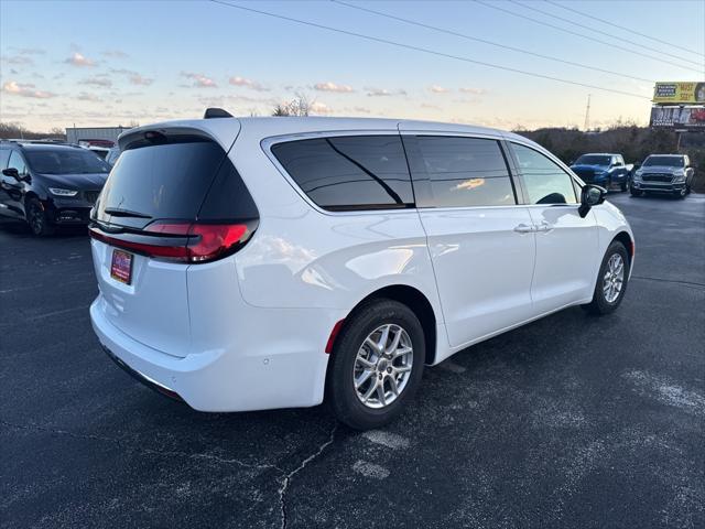 new 2025 Chrysler Pacifica car, priced at $43,937