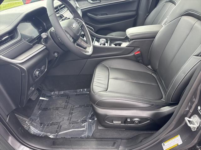 new 2025 Jeep Grand Cherokee car, priced at $58,130