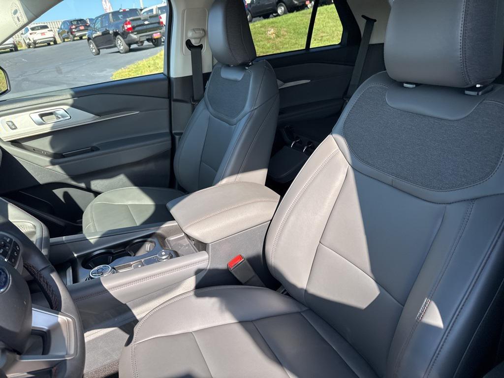 new 2025 Ford Explorer car, priced at $48,555