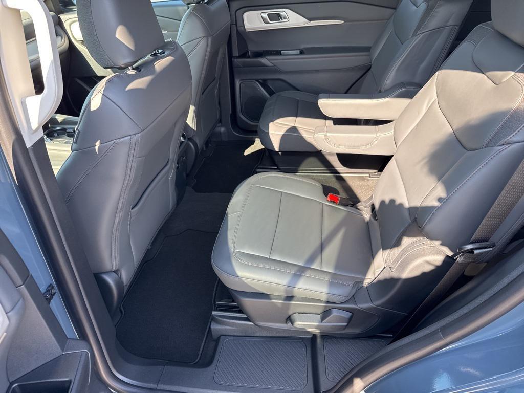 new 2025 Ford Explorer car, priced at $48,555