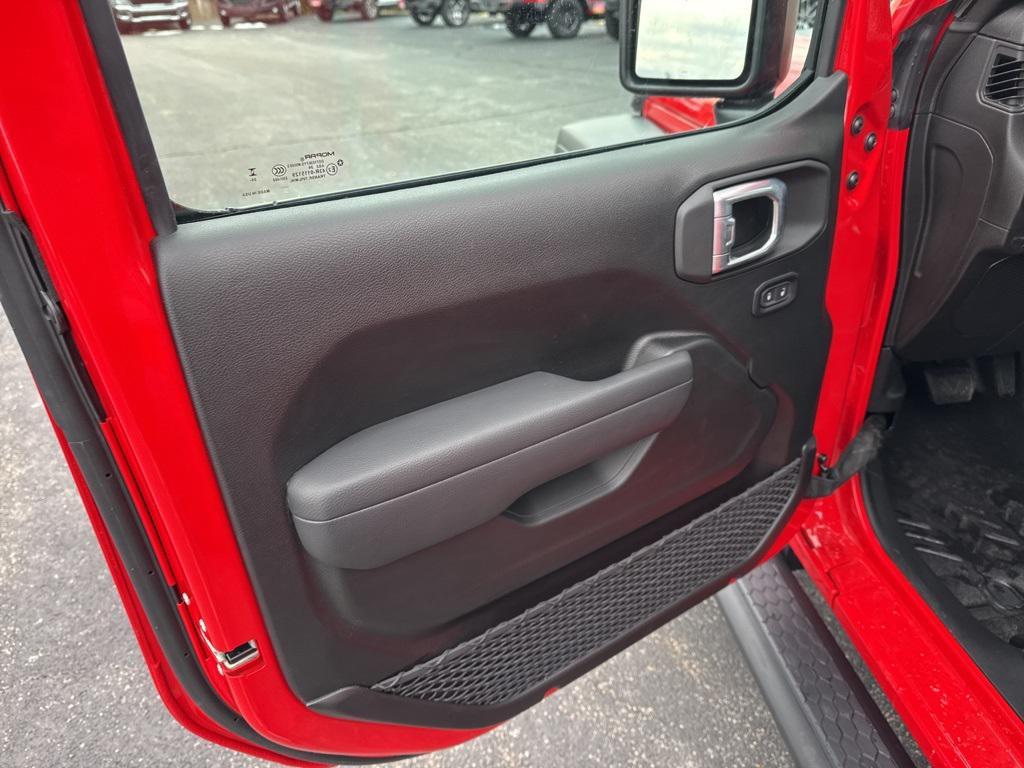 new 2025 Jeep Wrangler car, priced at $45,235