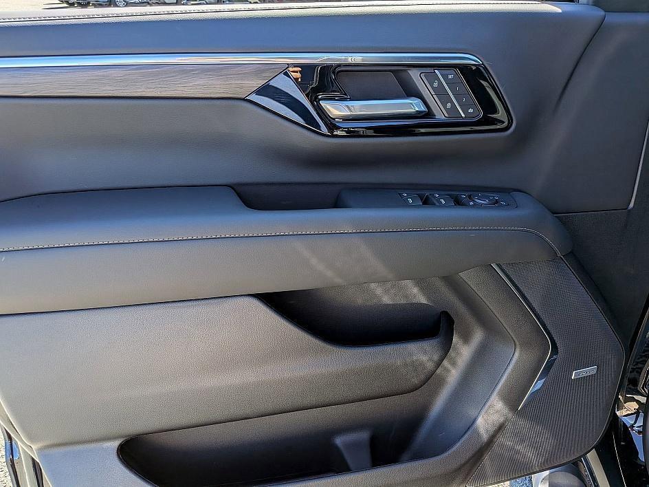 new 2026 Chevrolet Suburban car, priced at $77,035