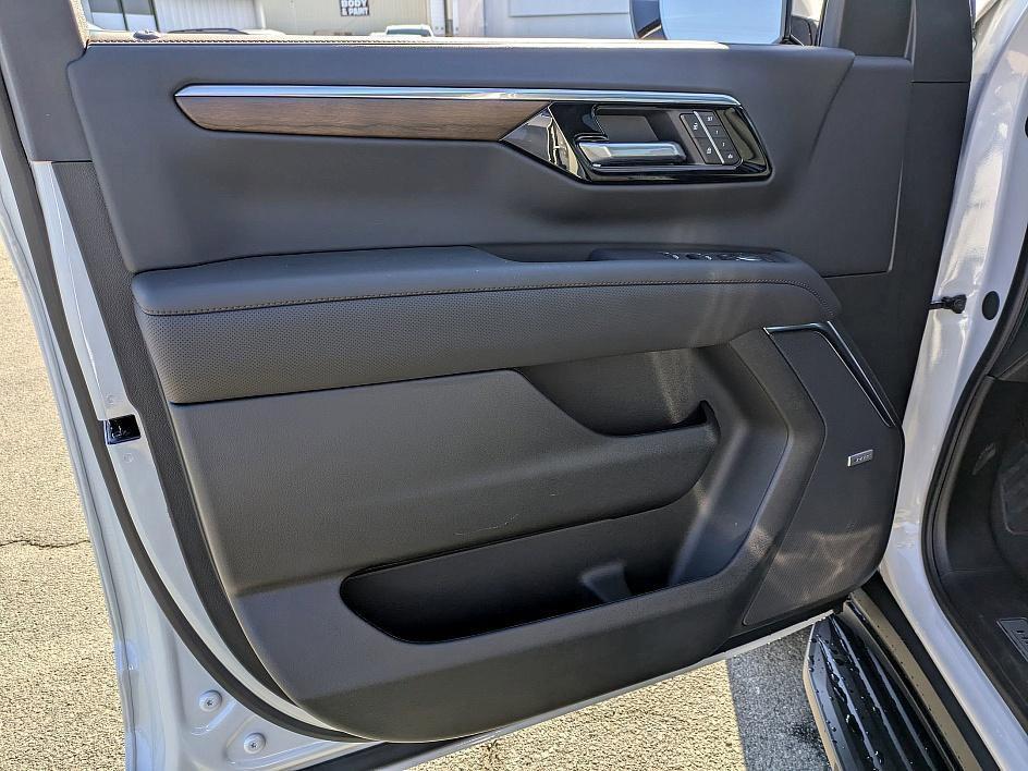 new 2025 Chevrolet Suburban car, priced at $83,375