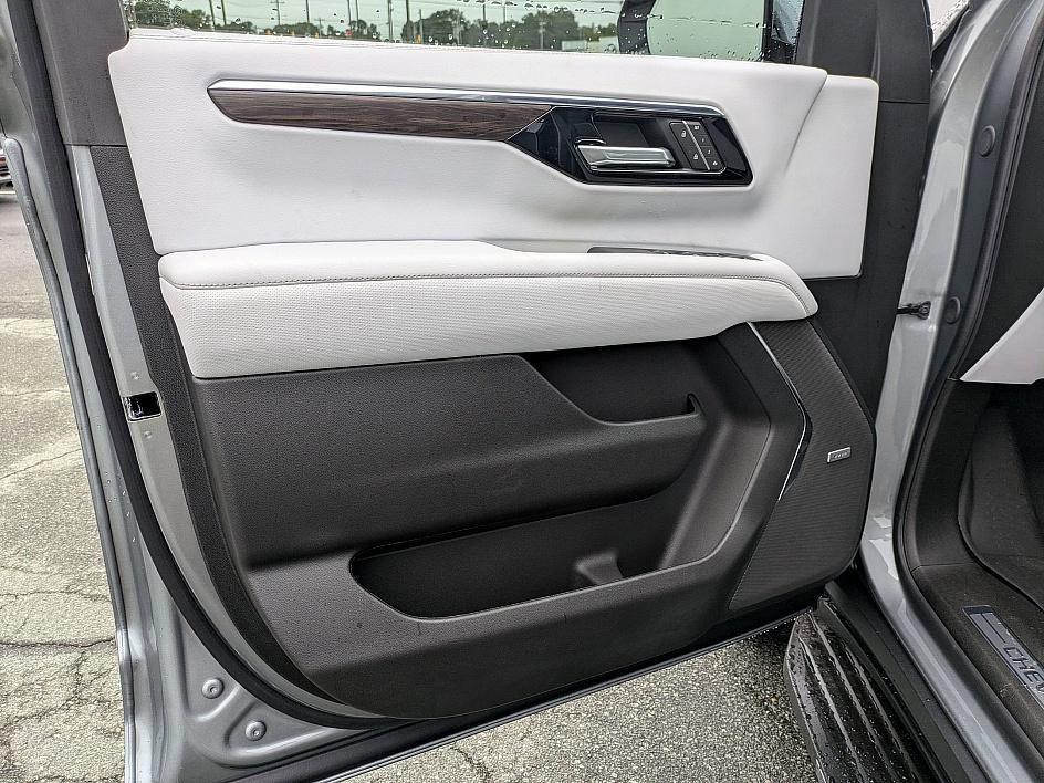 new 2025 Chevrolet Suburban car, priced at $71,094