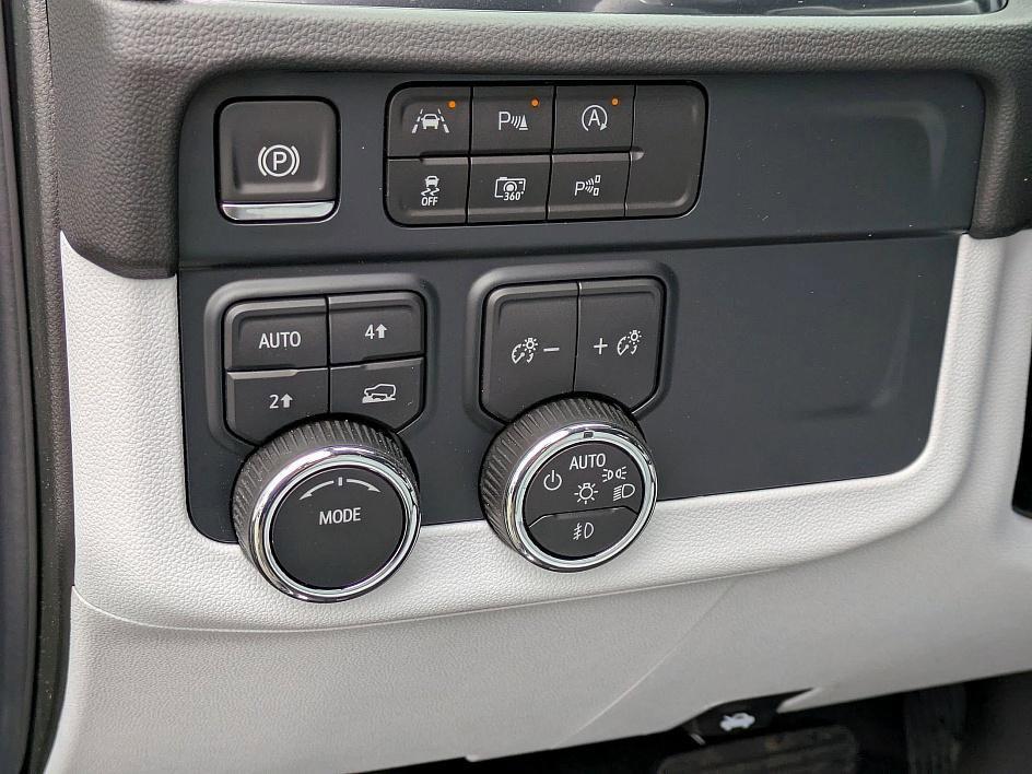 new 2025 Chevrolet Suburban car, priced at $71,094