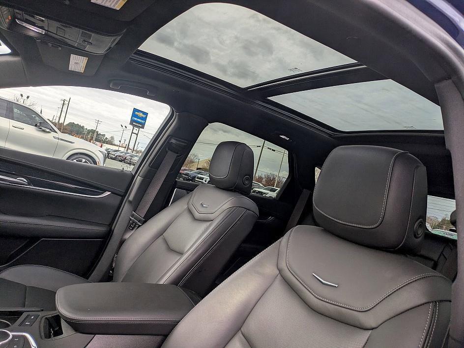 used 2025 Cadillac XT5 car, priced at $38,998