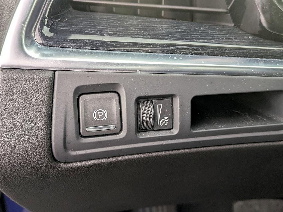 used 2025 Cadillac XT5 car, priced at $38,998