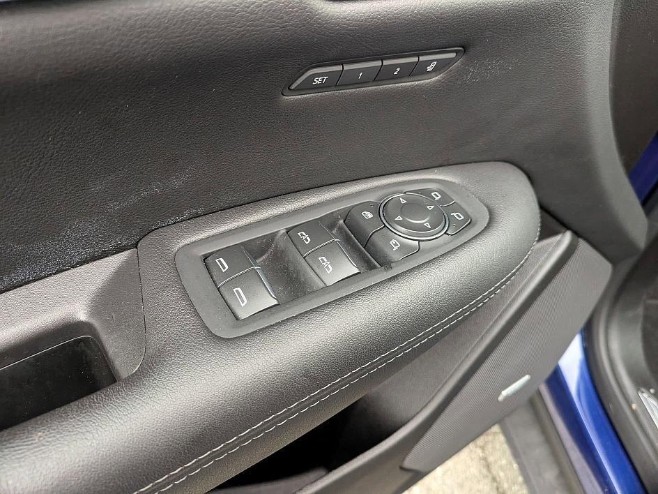 used 2025 Cadillac XT5 car, priced at $38,998