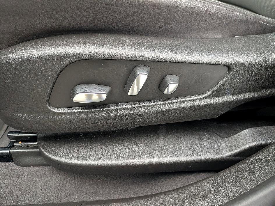 used 2025 Cadillac XT5 car, priced at $38,998