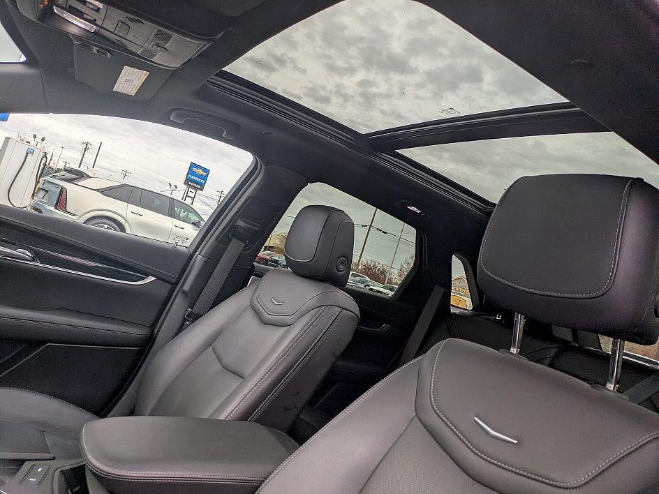 used 2025 Cadillac XT5 car, priced at $39,998