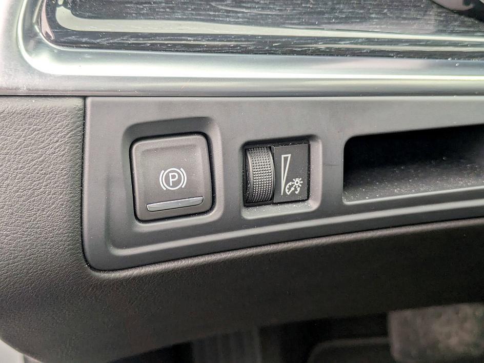 used 2025 Cadillac XT5 car, priced at $39,998