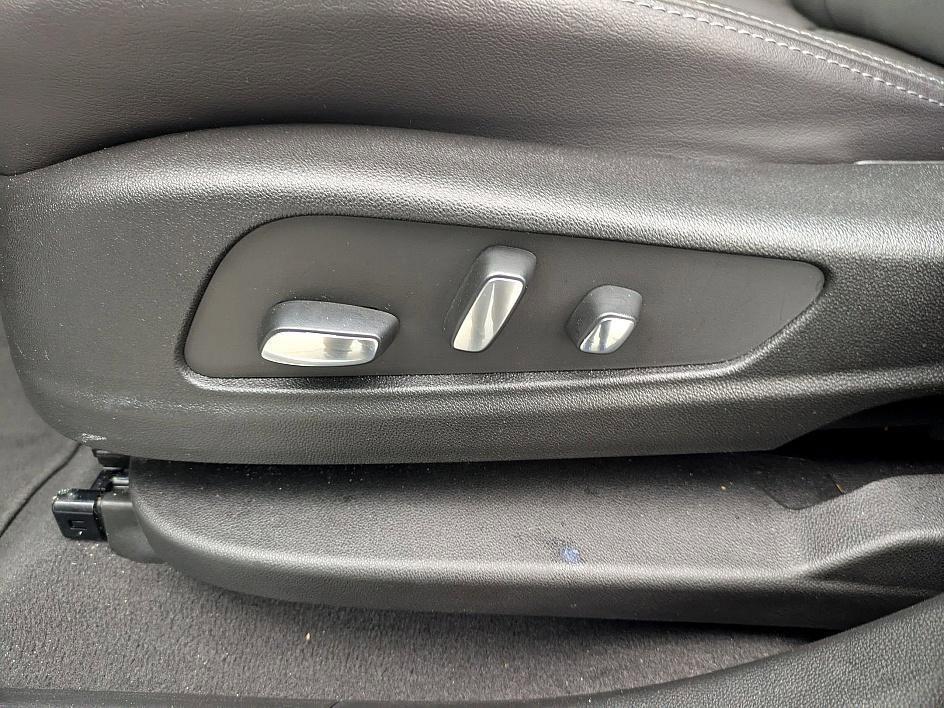 used 2025 Cadillac XT5 car, priced at $39,998