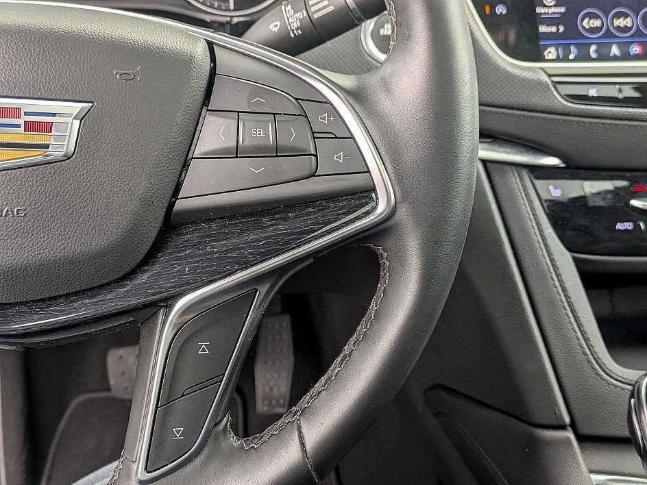 used 2025 Cadillac XT5 car, priced at $39,998