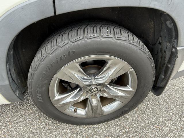 used 2018 Toyota Highlander car, priced at $28,988