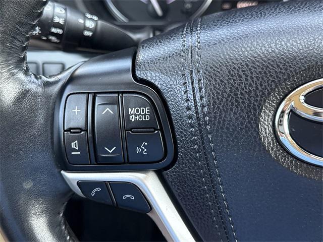 used 2018 Toyota Highlander car, priced at $29,302