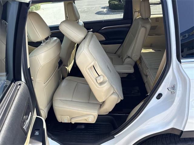 used 2018 Toyota Highlander car, priced at $29,302