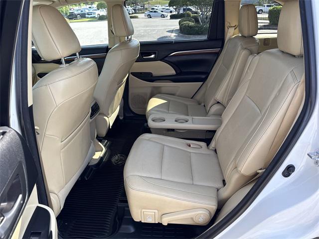 used 2018 Toyota Highlander car, priced at $29,302