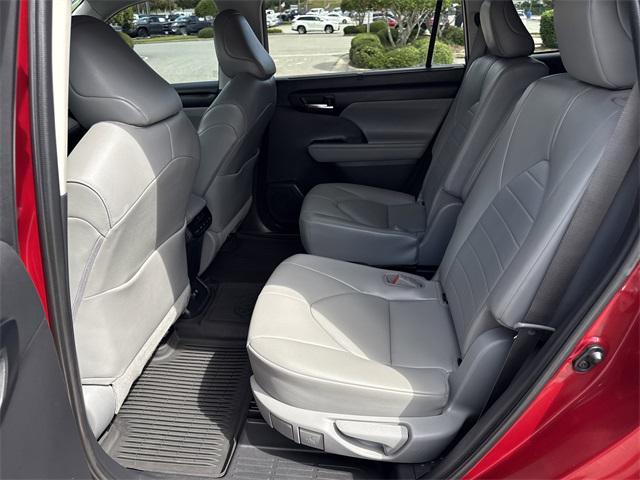 used 2020 Toyota Highlander car, priced at $23,985