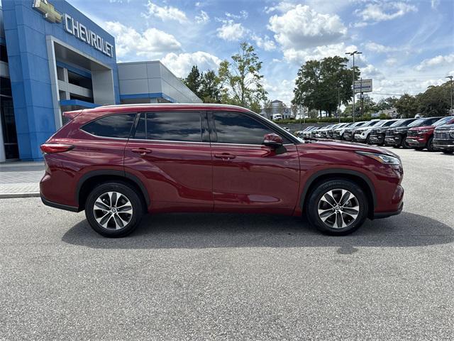 used 2020 Toyota Highlander car, priced at $23,985