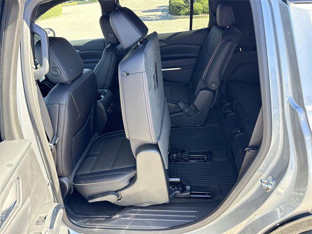 new 2026 Chevrolet Traverse car, priced at $55,324