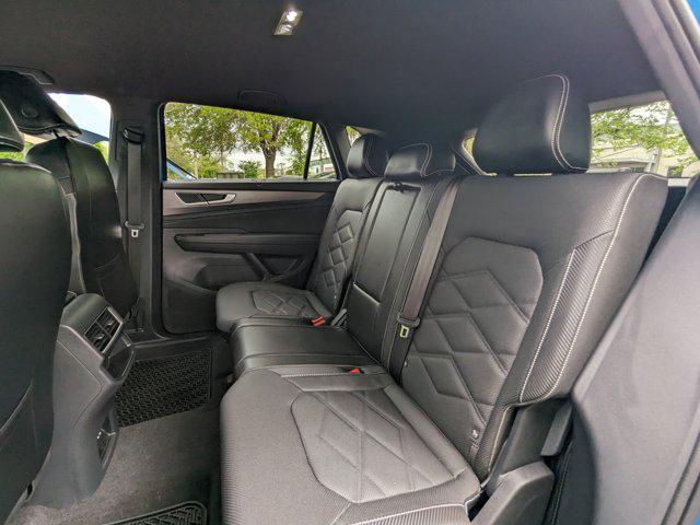 used 2024 Volkswagen Atlas Cross Sport car