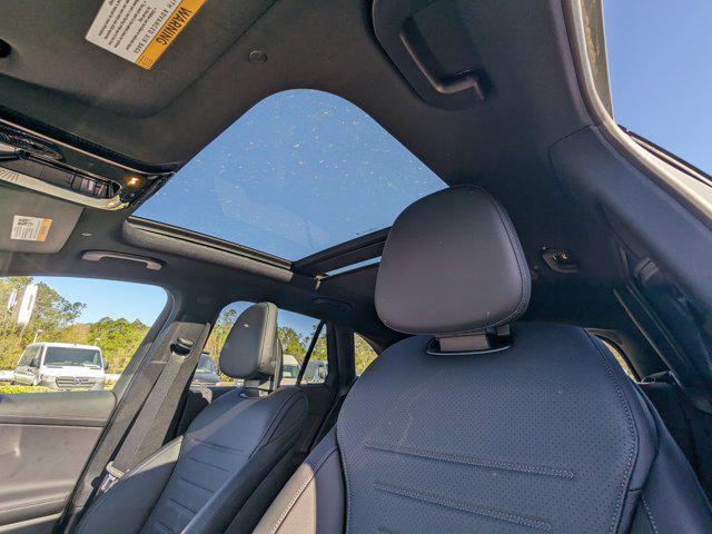 new 2025 Mercedes-Benz GLC 300 car, priced at $61,715