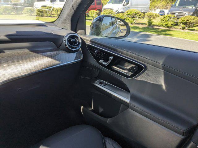 new 2025 Mercedes-Benz GLC 300 car, priced at $61,715