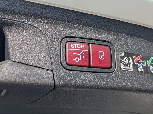 new 2026 Mercedes-Benz GLE 450 car, priced at $90,960