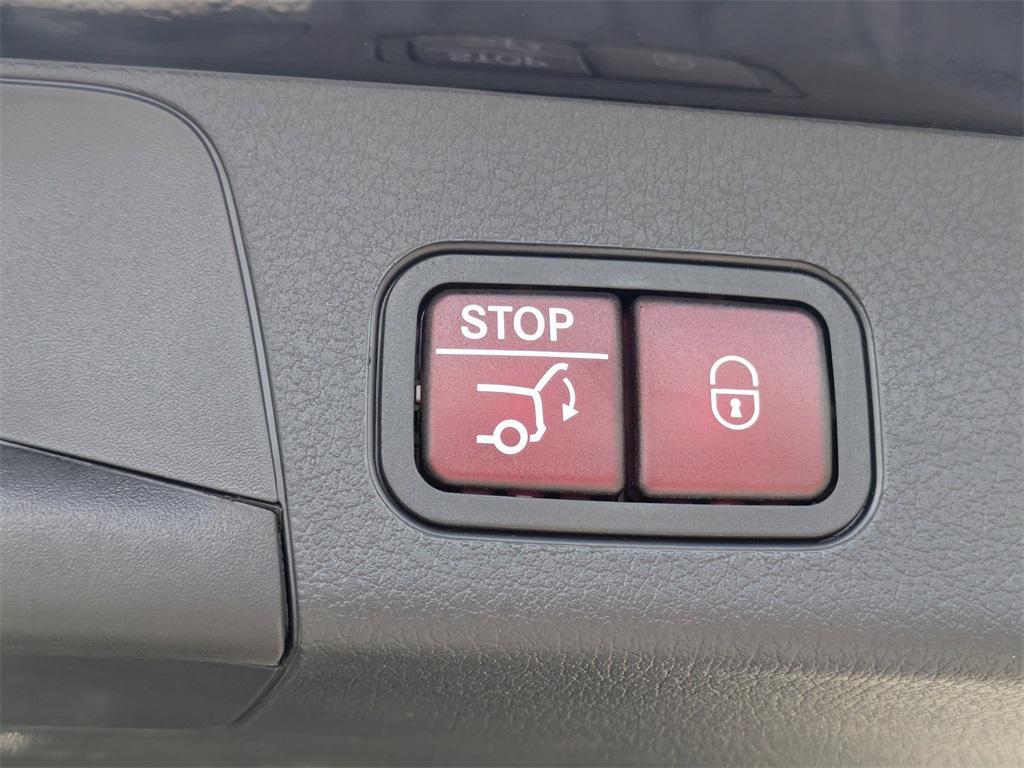 new 2026 Mercedes-Benz GLB 250 car