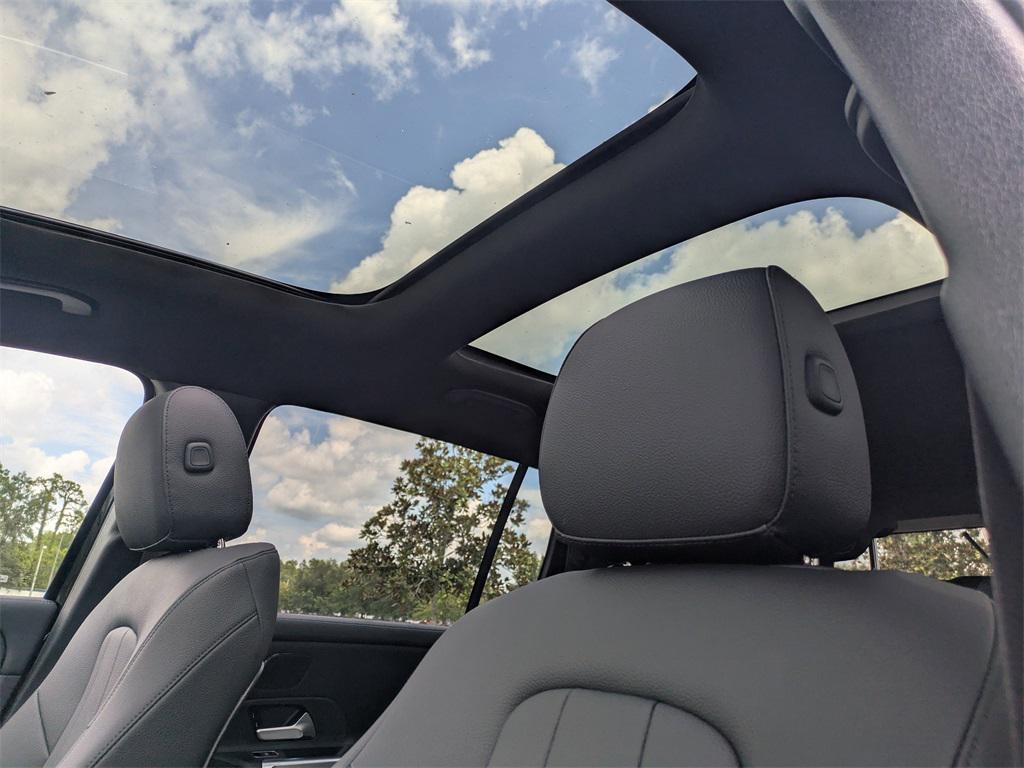 new 2026 Mercedes-Benz GLB 250 car