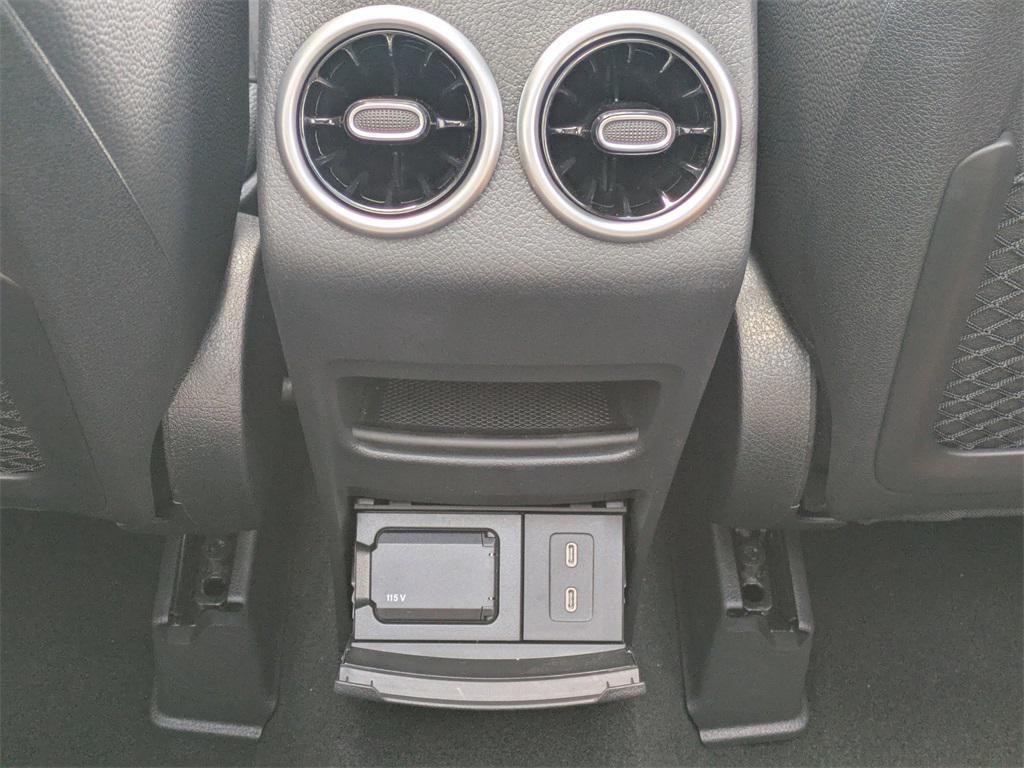 new 2026 Mercedes-Benz GLB 250 car