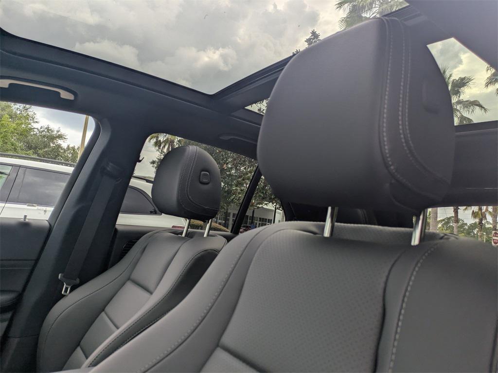 new 2025 Mercedes-Benz GLE 450 car, priced at $82,755