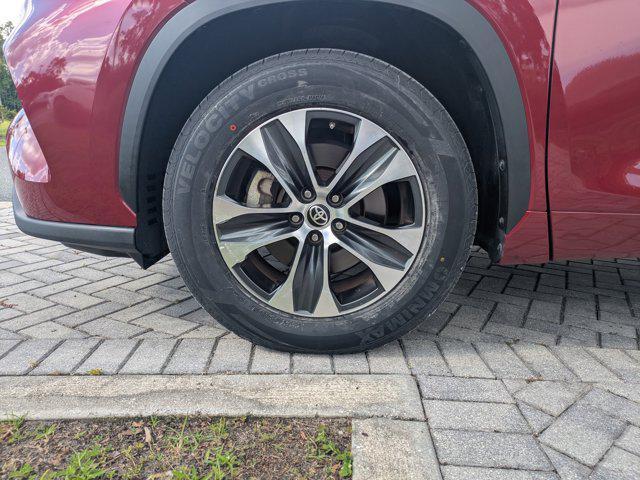 used 2021 Toyota Highlander car, priced at $31,991