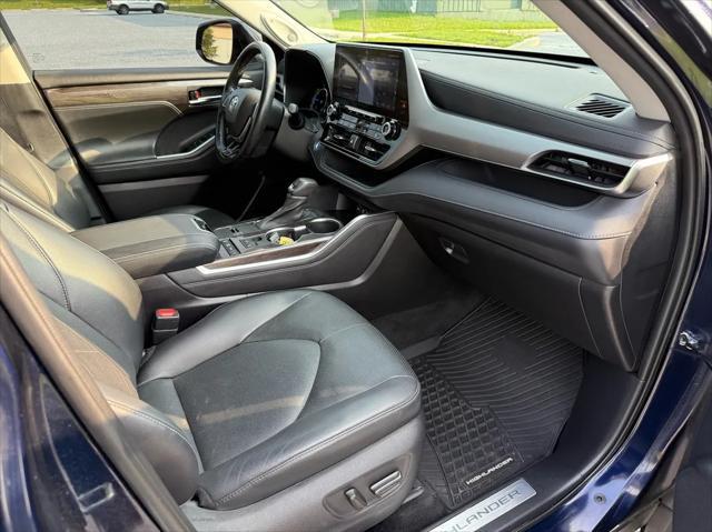used 2021 Toyota Highlander Hybrid car, priced at $40,987