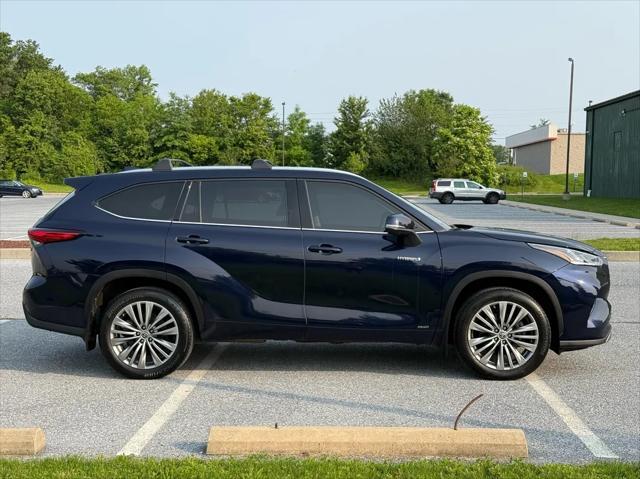 used 2021 Toyota Highlander Hybrid car, priced at $40,987