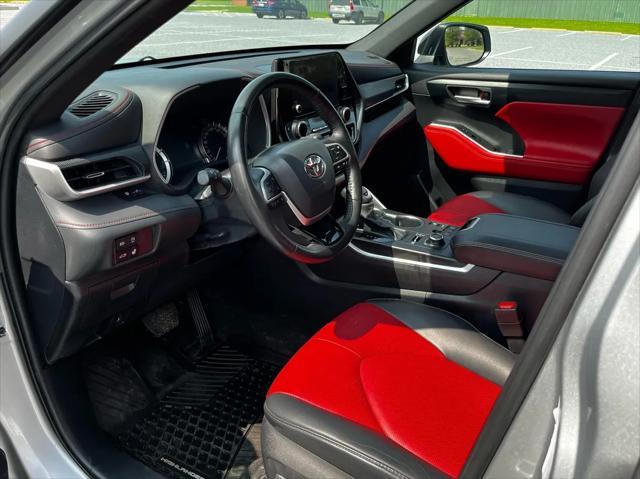 used 2023 Toyota Highlander car, priced at $42,987