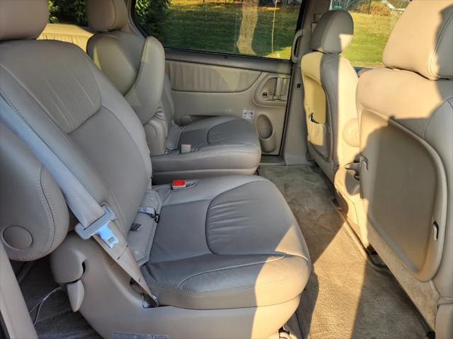 used 2006 Toyota Sienna car, priced at $8,987