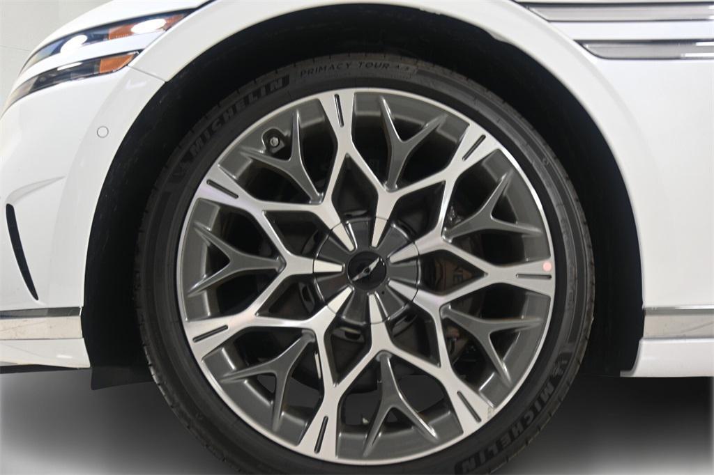 new 2025 Genesis G90 car, priced at $87,273