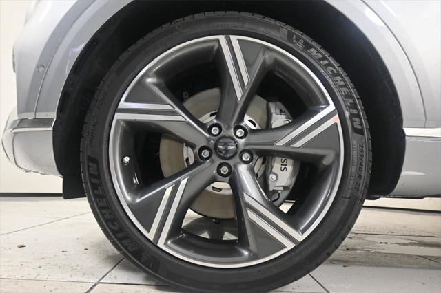 new 2025 Genesis GV80 car, priced at $81,276