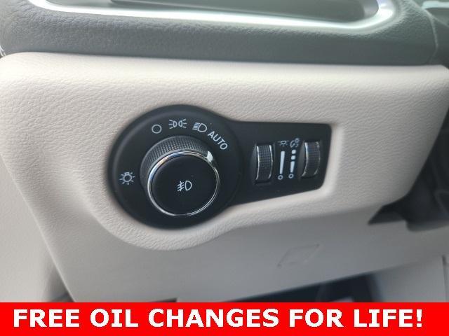 used 2023 Chrysler Pacifica car, priced at $27,994