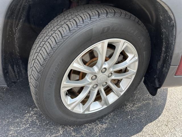 used 2019 Jeep Cherokee car, priced at $13,700
