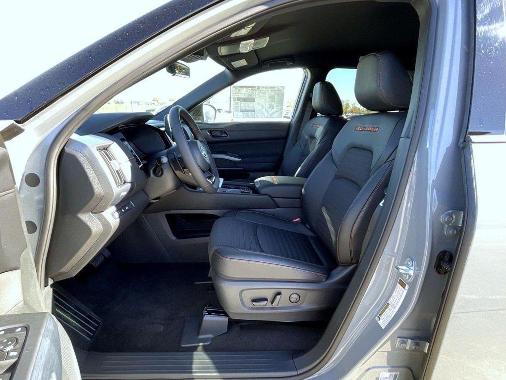 new 2025 Nissan Pathfinder car, priced at $40,283