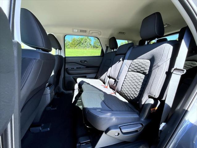 new 2025 Nissan Pathfinder car, priced at $40,658